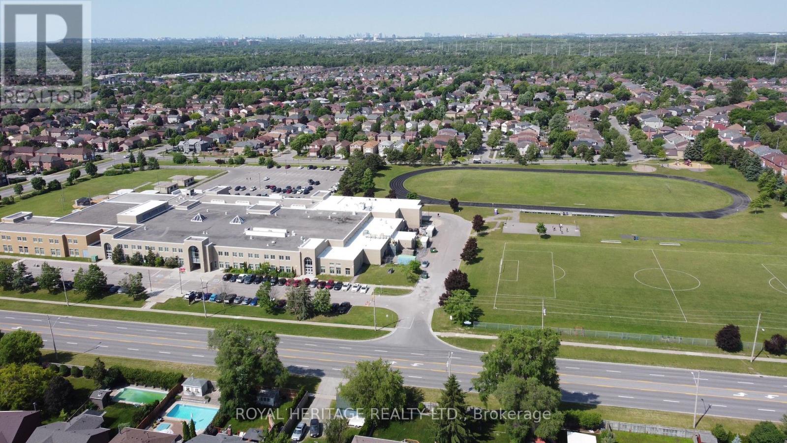 Photo 49 of 756 Stonepath Circle, Pickering ON