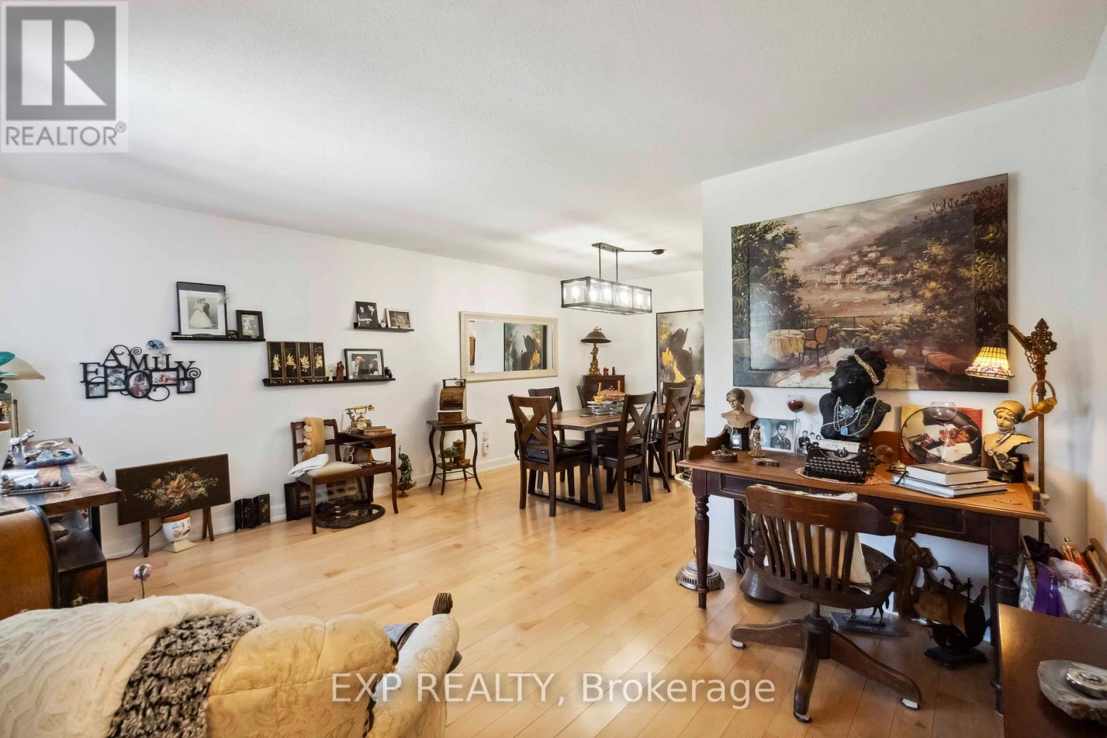 Photo 27 of 2092 Legrand Crescent, Ottawa ON