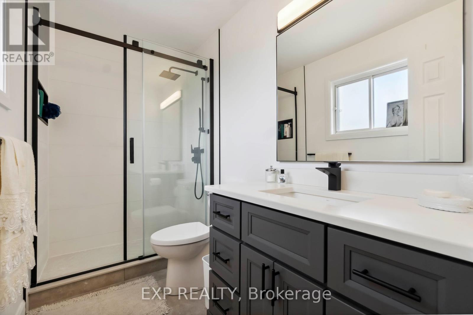 Photo 17 of 2092 Legrand Crescent, Ottawa ON