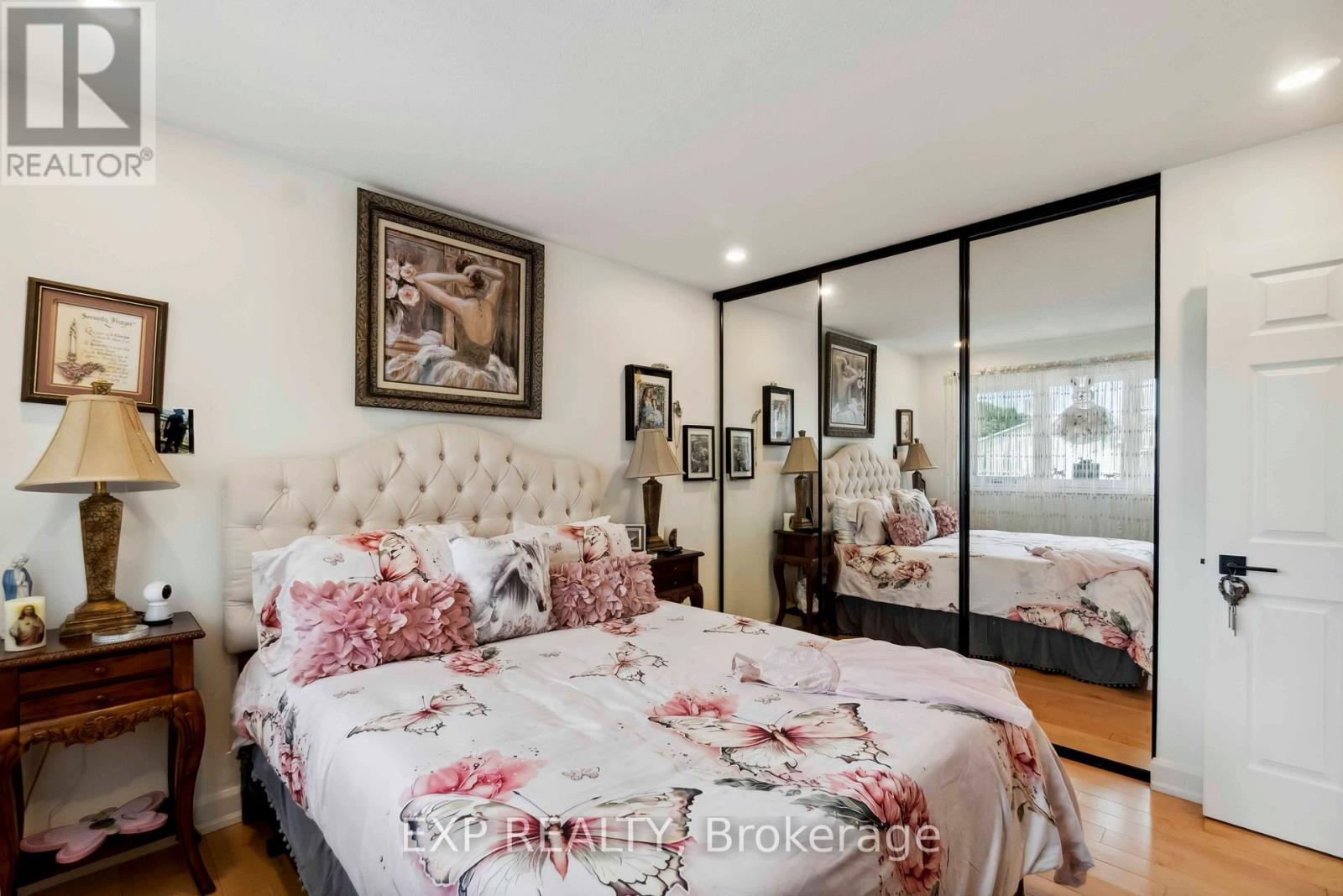 Photo 18 of 2092 Legrand Crescent, Ottawa ON