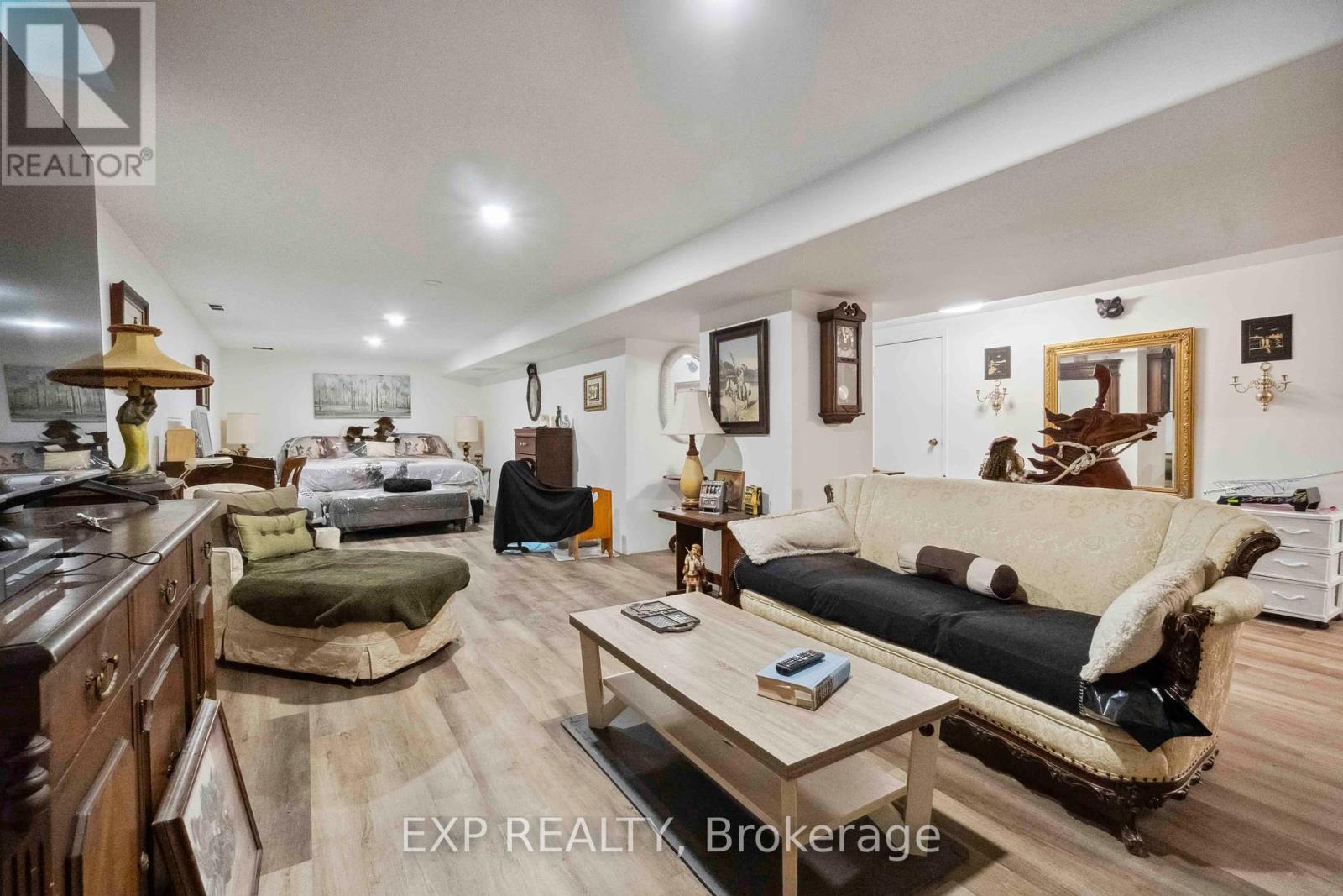 Photo 22 of 2092 Legrand Crescent, Ottawa ON