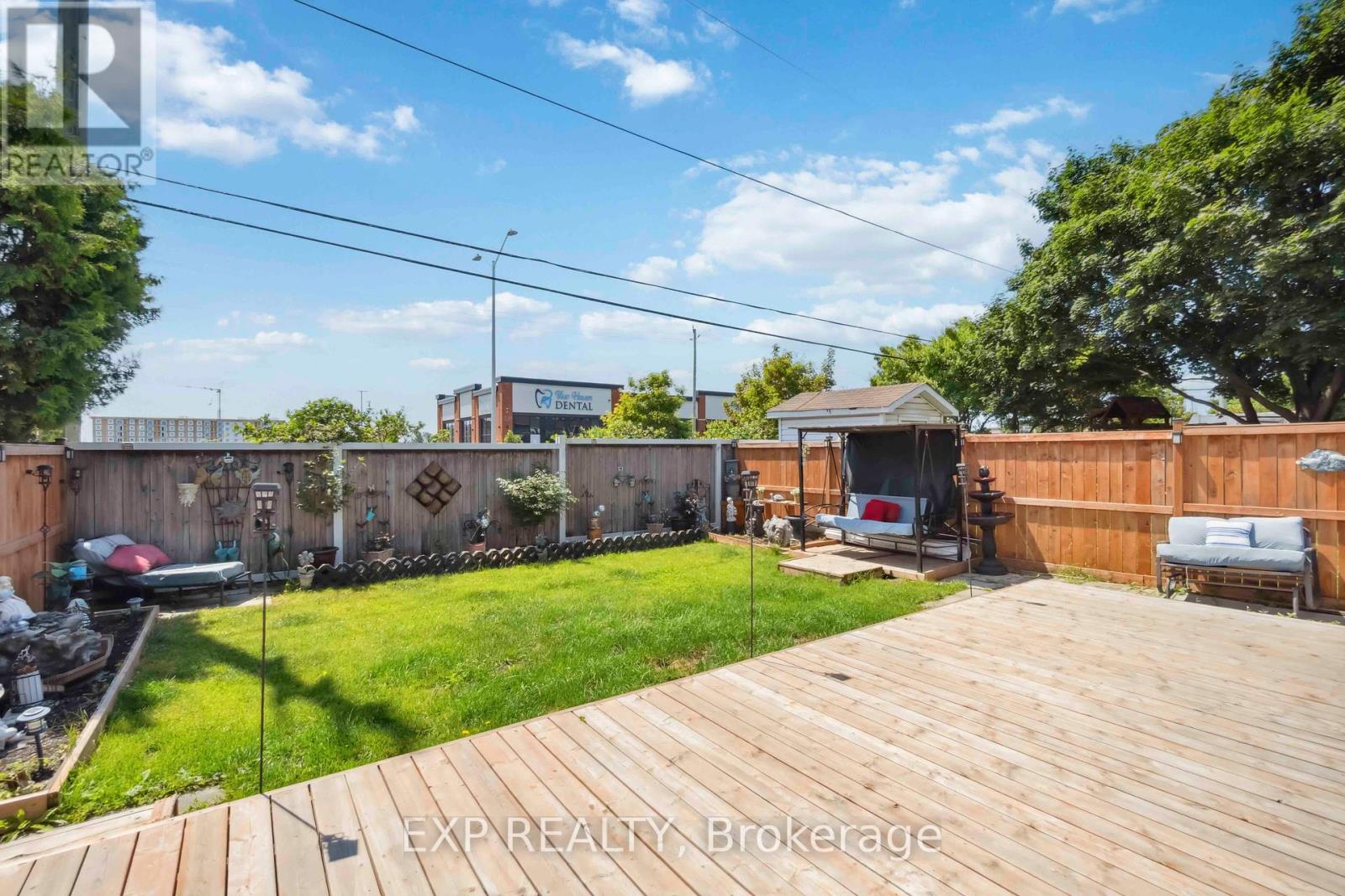 Photo 4 of 2092 Legrand Crescent, Ottawa ON