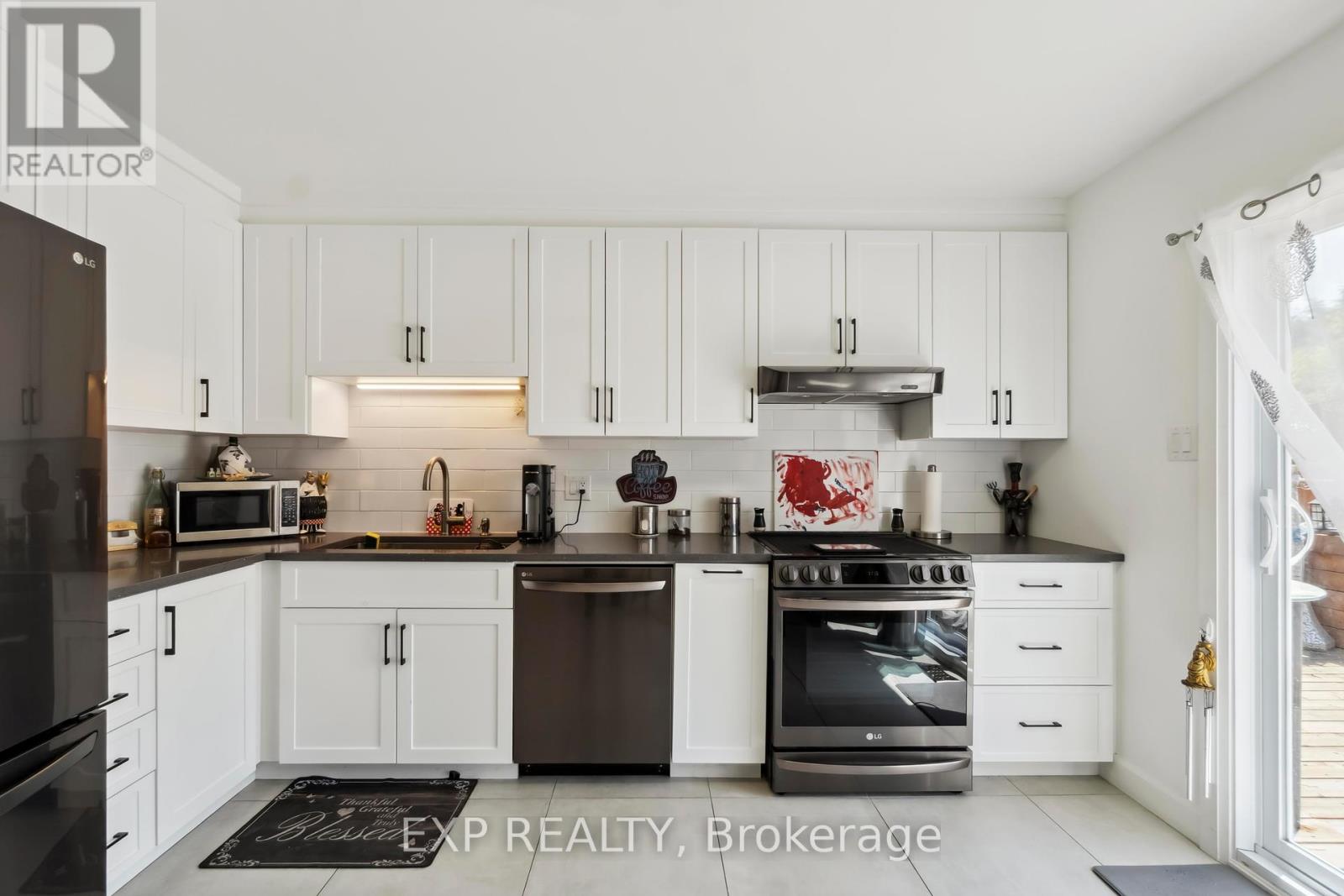Photo 15 of 2092 Legrand Crescent, Ottawa ON