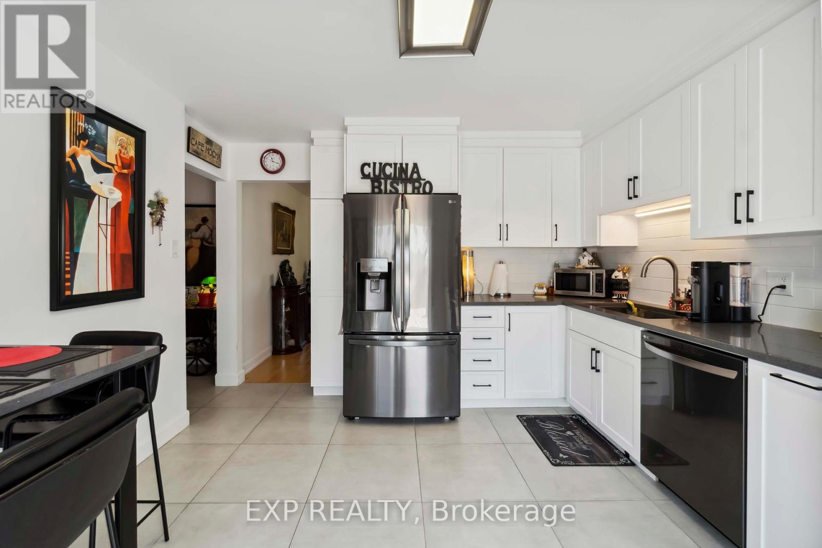 Photo 25 of 2092 Legrand Crescent, Ottawa ON