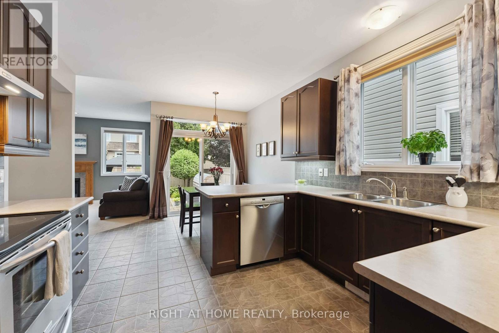 Photo 41 of 220 Celtic Ridge Crescent, Ottawa ON