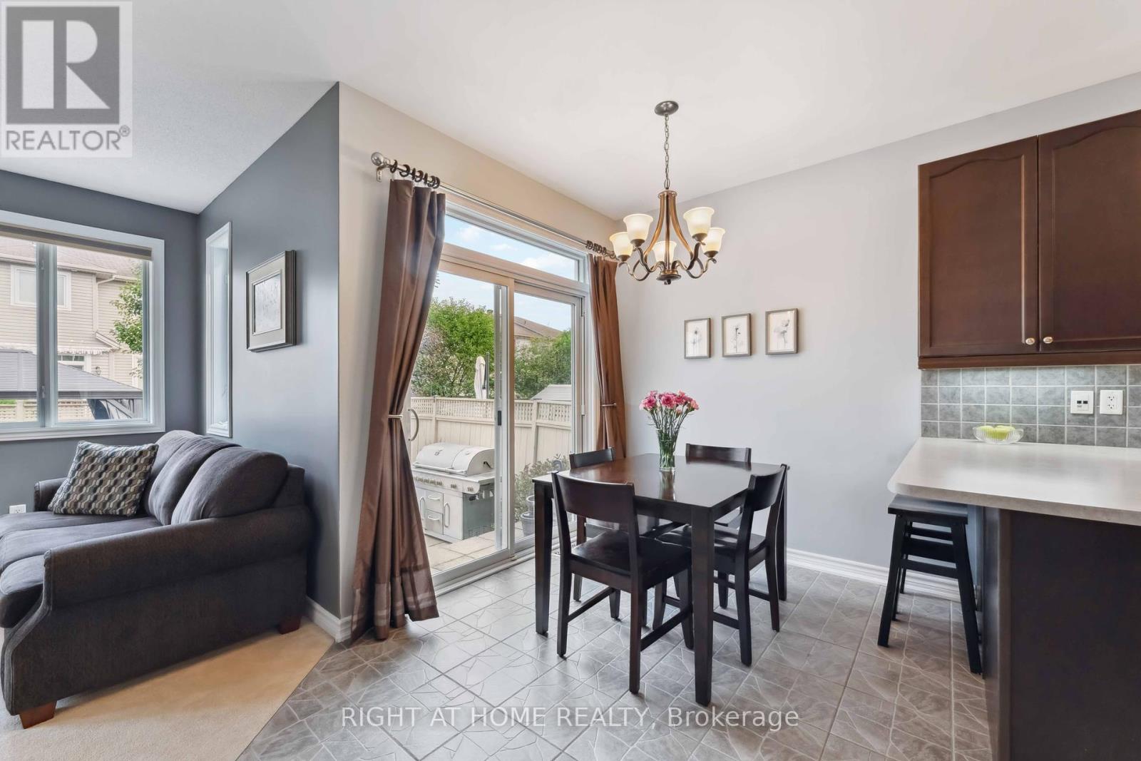 Photo 23 of 220 Celtic Ridge Crescent, Ottawa ON
