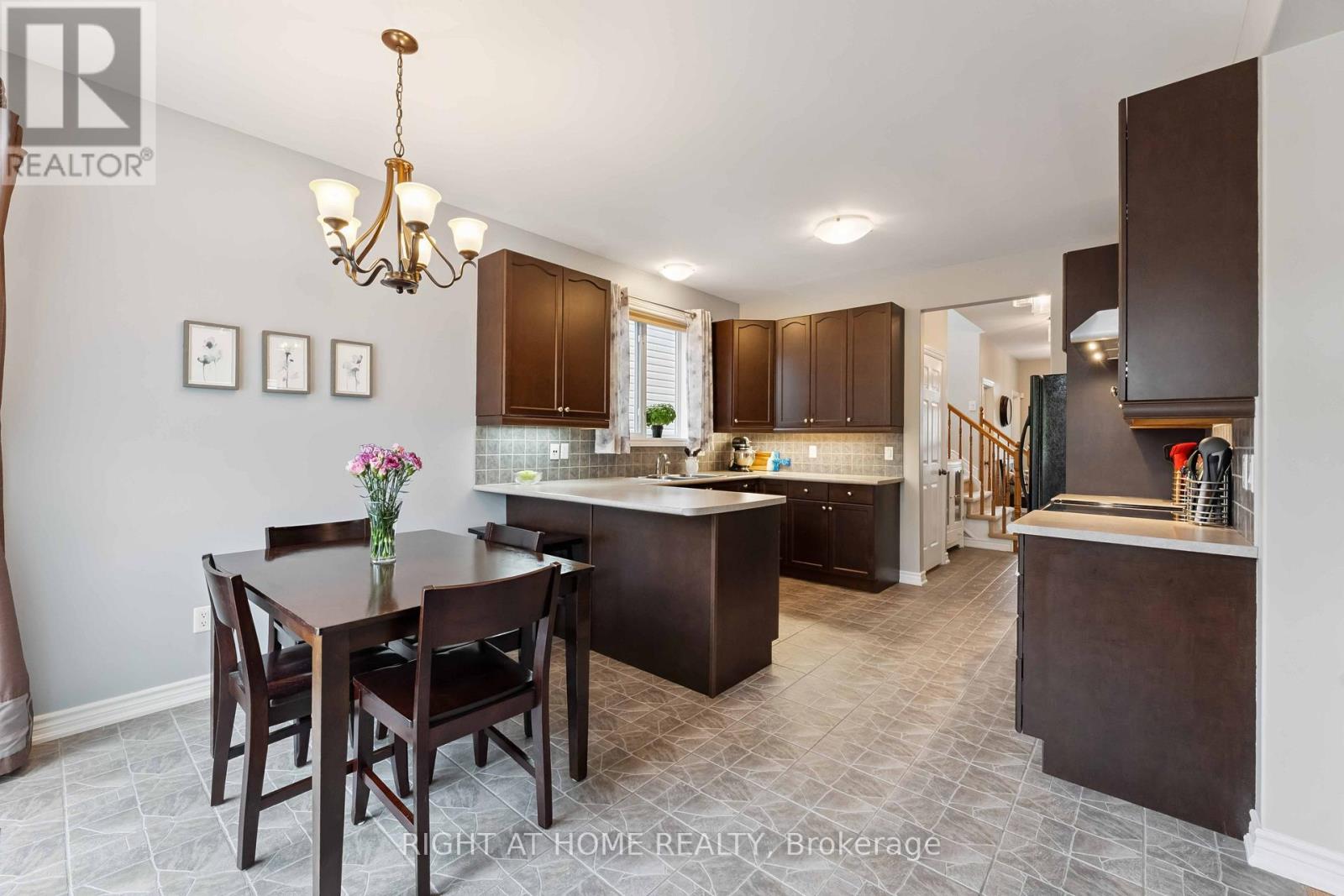Photo 40 of 220 Celtic Ridge Crescent, Ottawa ON