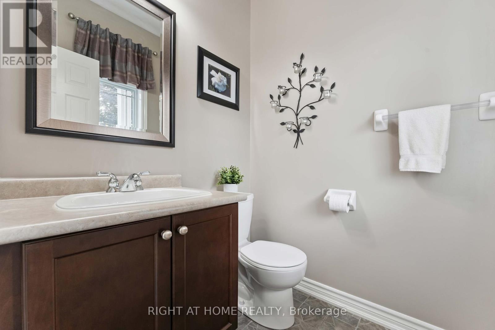 Photo 42 of 220 Celtic Ridge Crescent, Ottawa ON