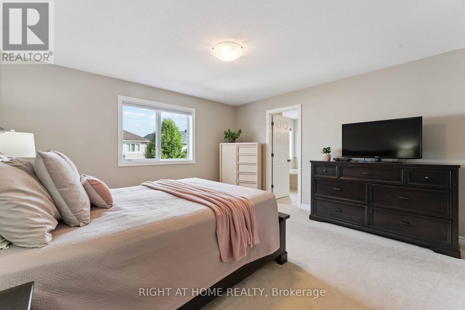 Photo 24 of 220 Celtic Ridge Crescent, Ottawa ON