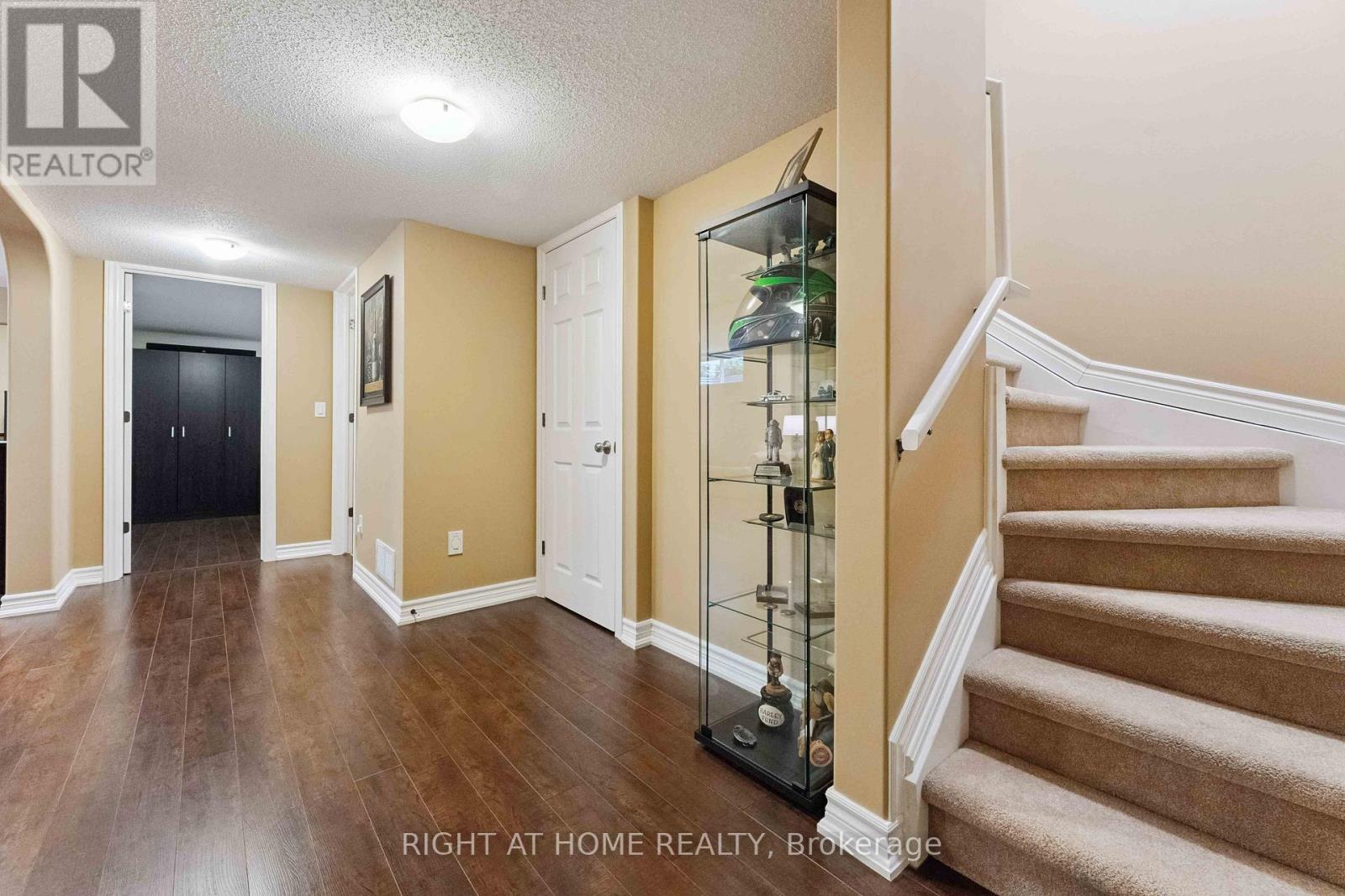 Photo 27 of 220 Celtic Ridge Crescent, Ottawa ON