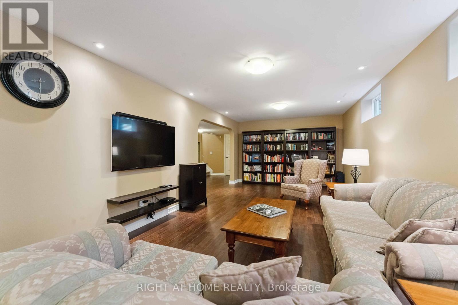 Photo 8 of 220 Celtic Ridge Crescent, Ottawa ON