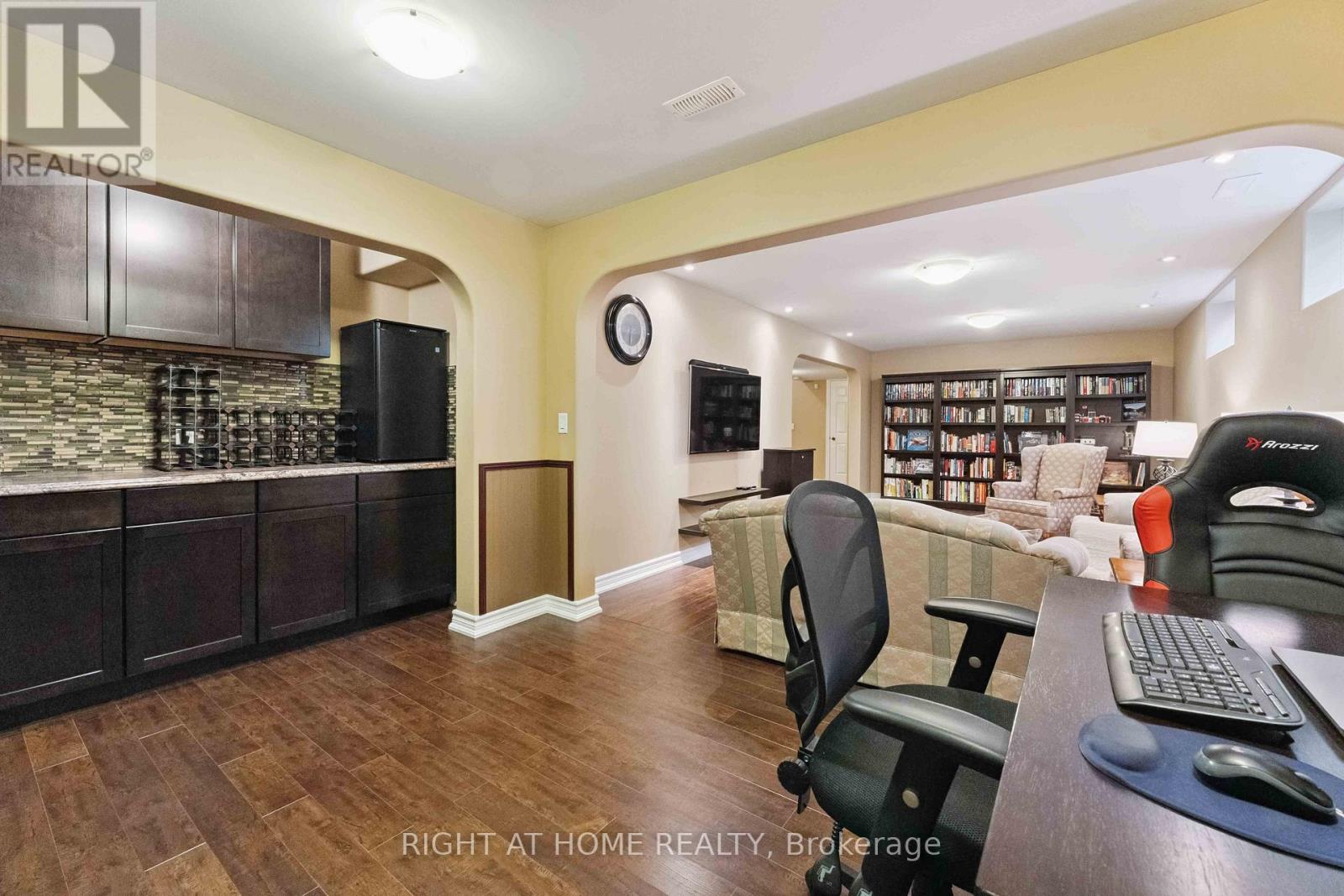 Photo 38 of 220 Celtic Ridge Crescent, Ottawa ON