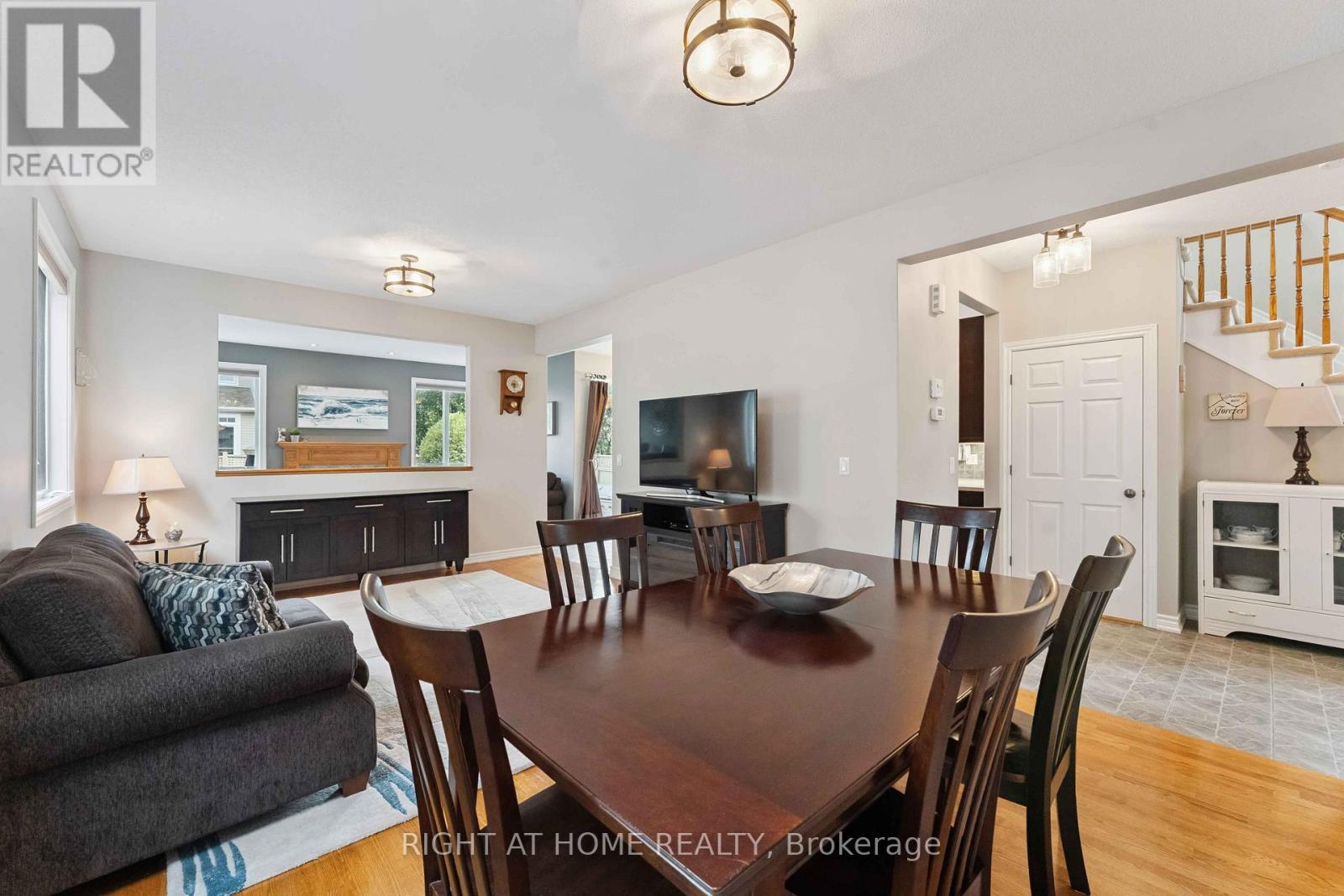 Photo 36 of 220 Celtic Ridge Crescent, Ottawa ON