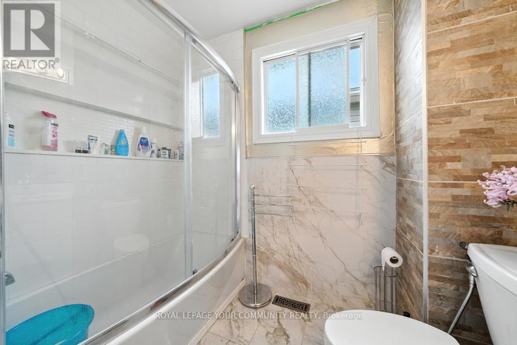 Photo 45 of 104 Garden Drive, Barrie ON