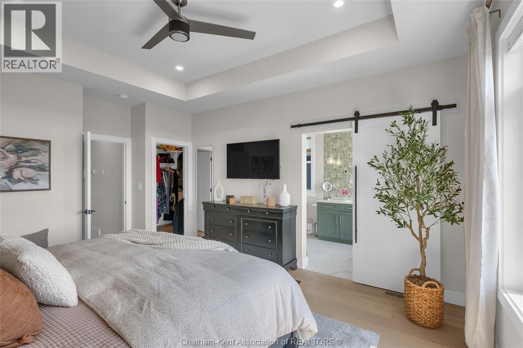 Photo 25 of 50 Dundee Drive, Chatham ON