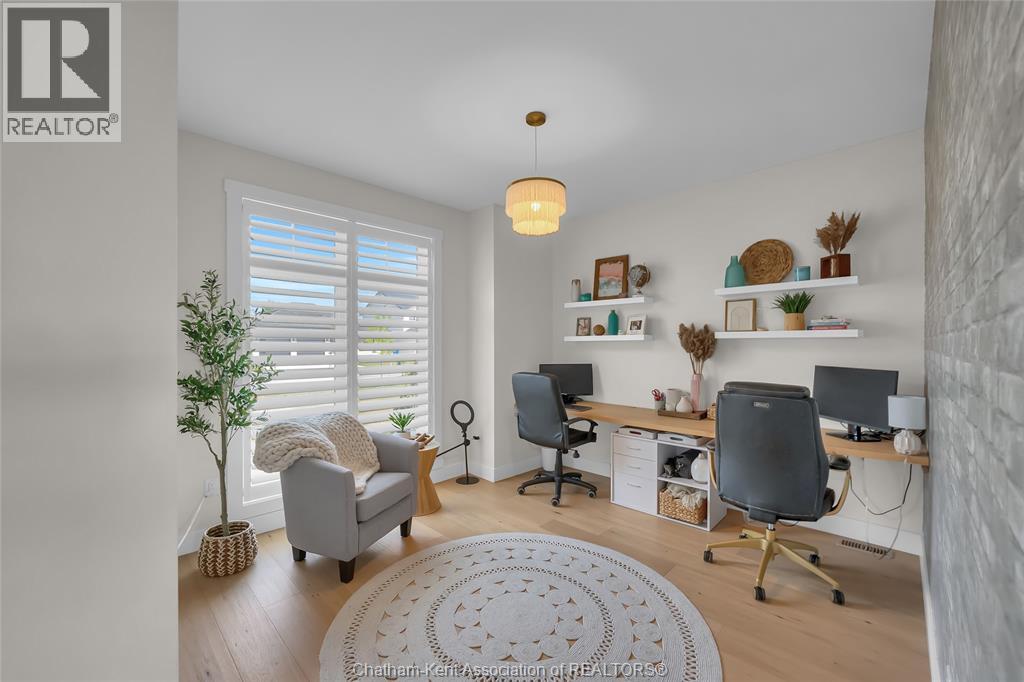 Photo 30 of 50 Dundee Drive, Chatham ON