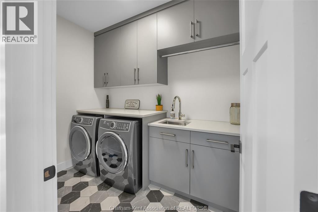 Photo 33 of 50 Dundee Drive, Chatham ON