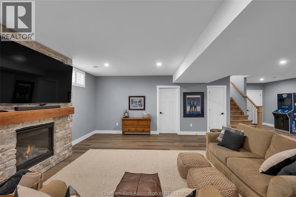 Photo 36 of 50 Dundee Drive, Chatham ON