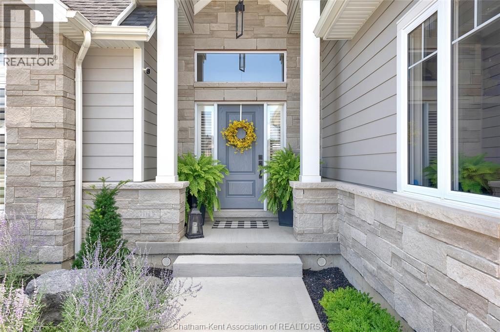 Photo 5 of 50 Dundee Drive, Chatham ON