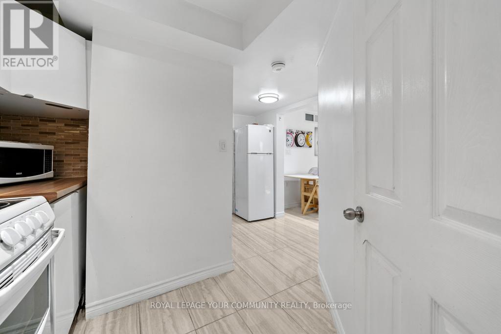 Photo 14 of 104 Garden Drive, Barrie ON