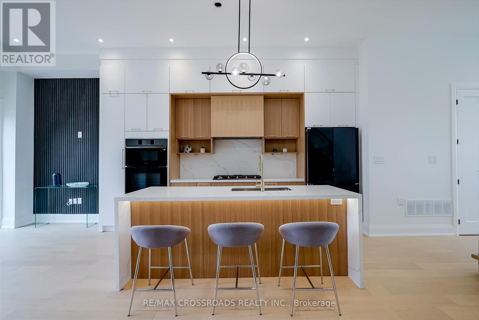 Photo 10 of 108 Park Street, Toronto ON