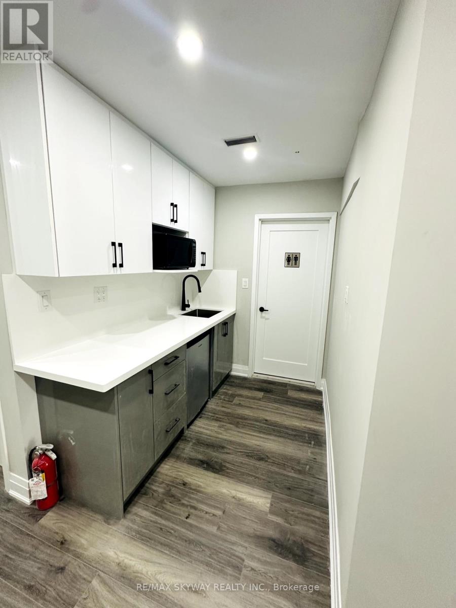 Photo 5 of 13 2565 Steeles Avenue E, Brampton ON