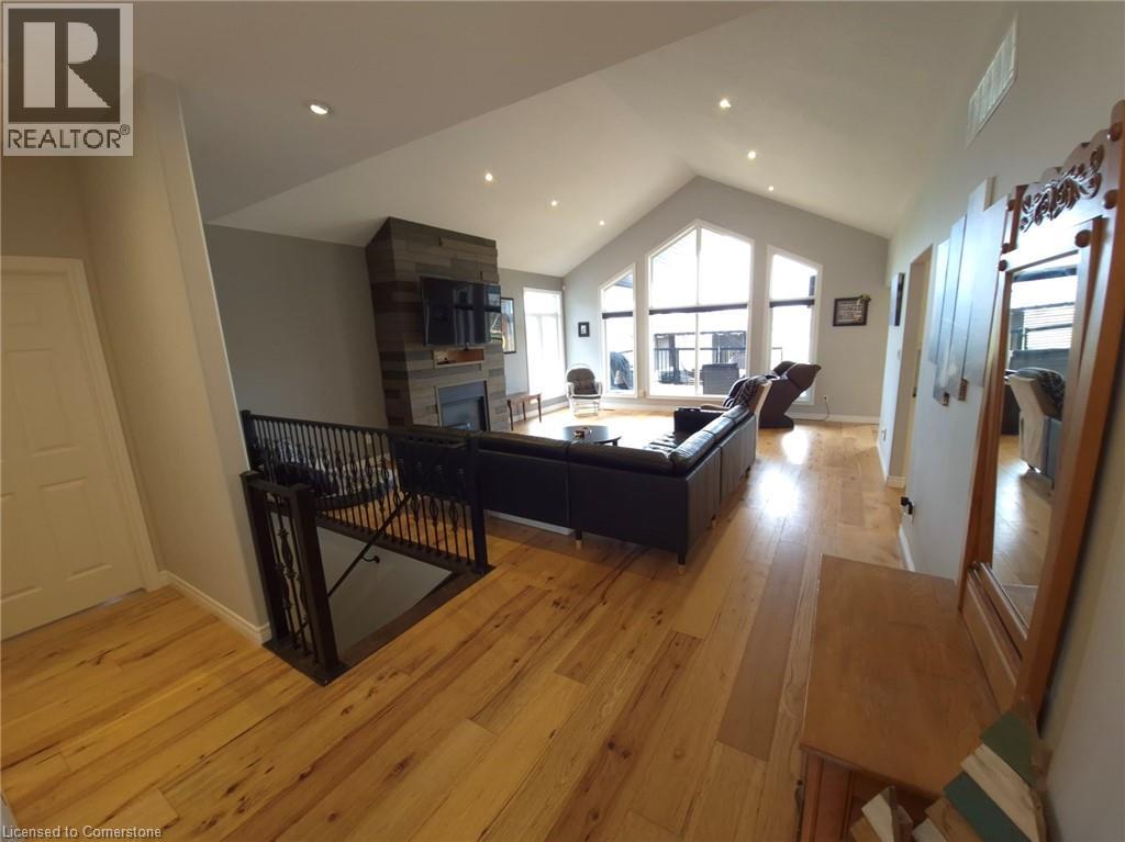 Photo 2 of 1 Phillips Court, Dunnville ON