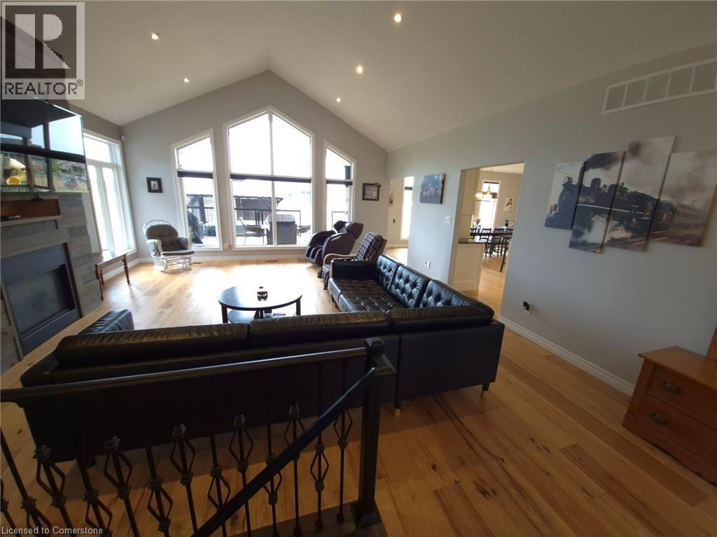 Photo 3 of 1 Phillips Court, Dunnville ON