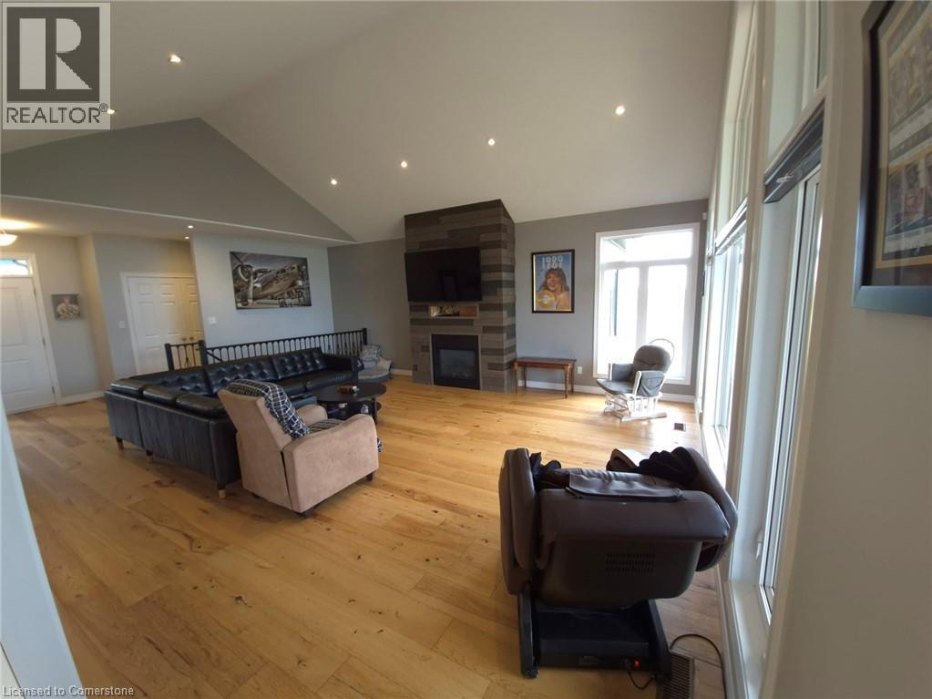 Photo 5 of 1 Phillips Court, Dunnville ON