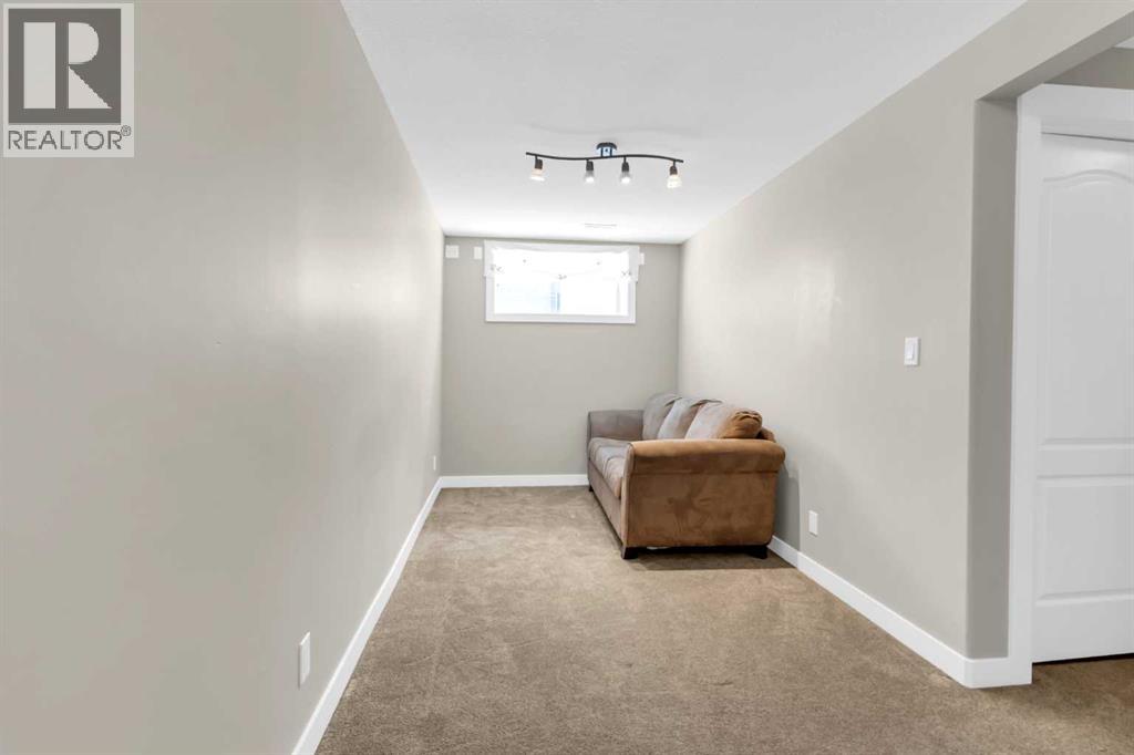 Single Family House for Sale in  Elmont Court SW Springbank Hill Calgary 