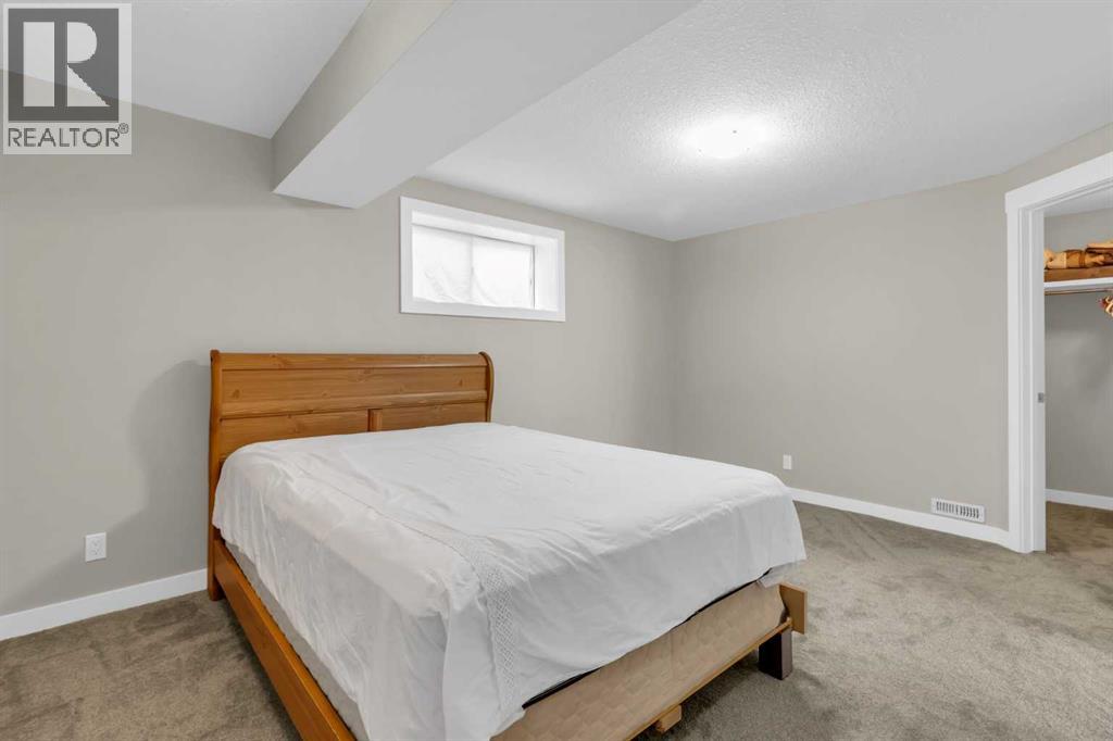 Single Family House for Sale in  Elmont Court SW Springbank Hill Calgary 