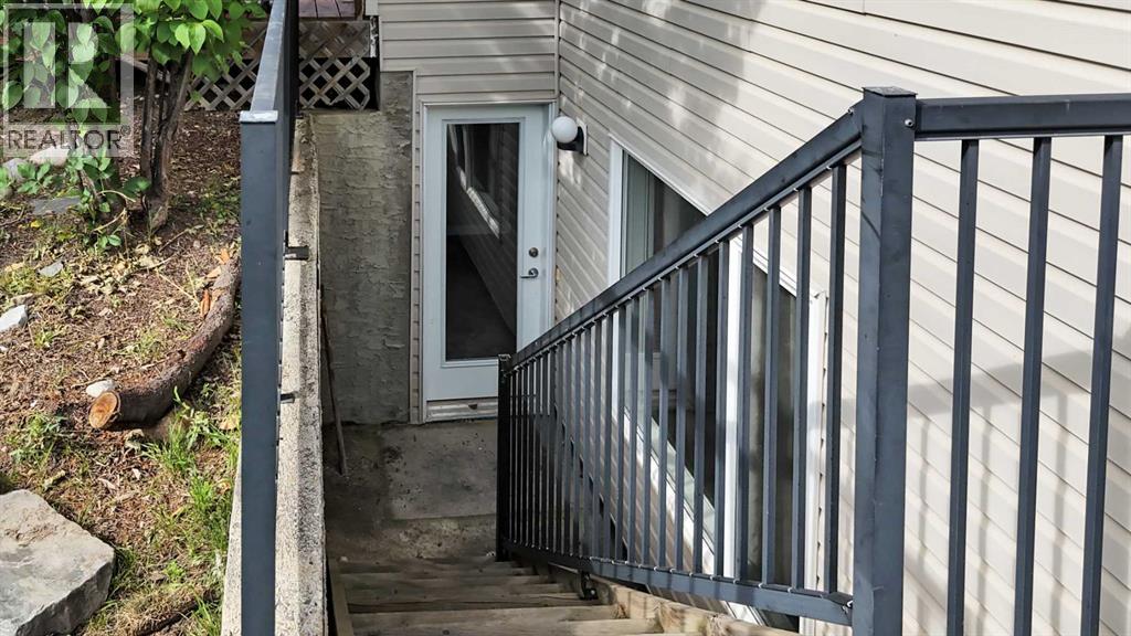 Single Family House for Sale in  Elmont Court SW Springbank Hill Calgary 