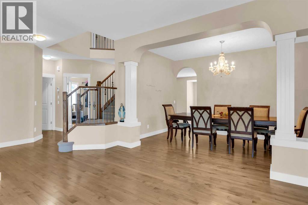 Single Family House for Sale in  Elmont Court SW Springbank Hill Calgary 