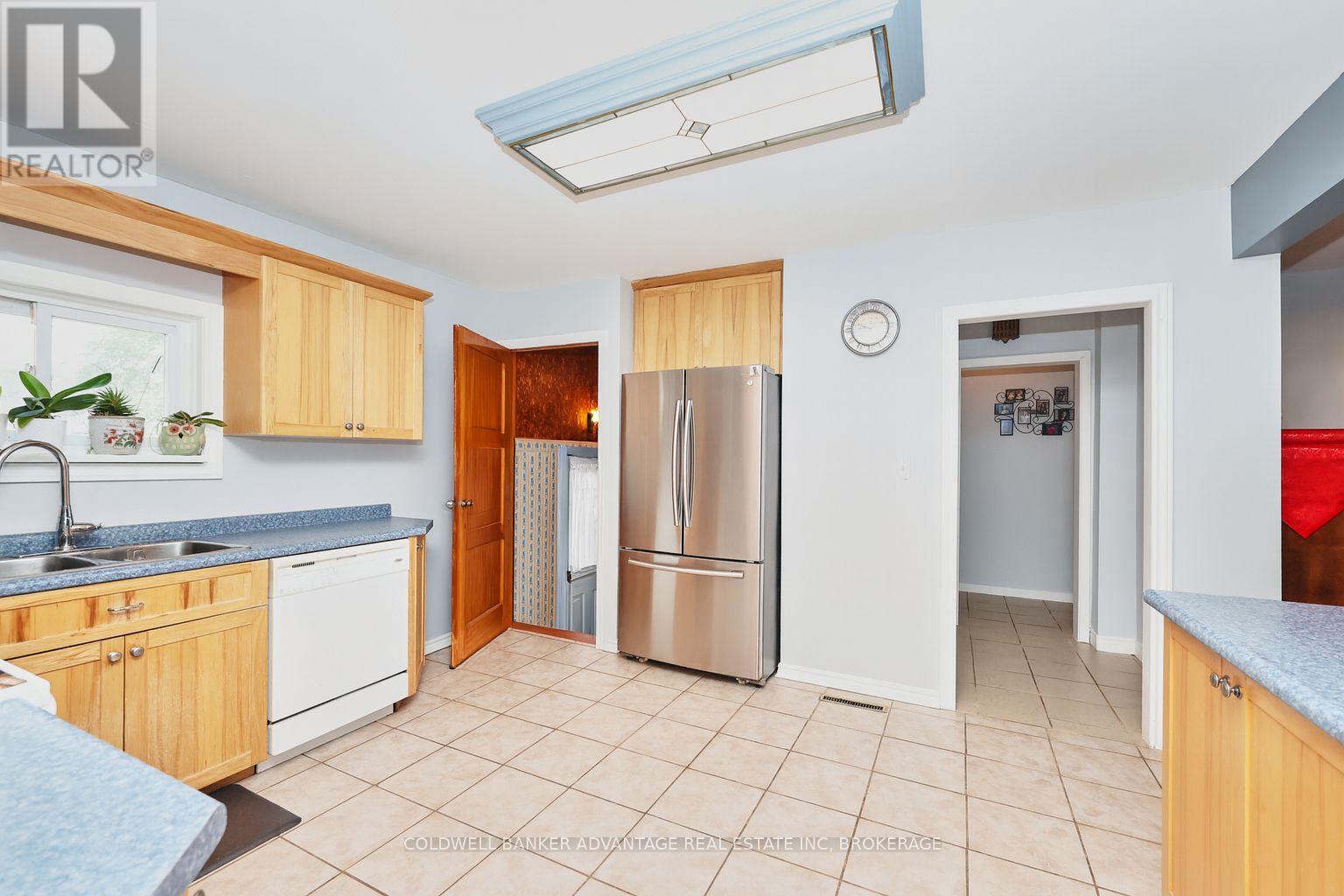 Photo 13 of 17 Clifford Avenue, Welland ON