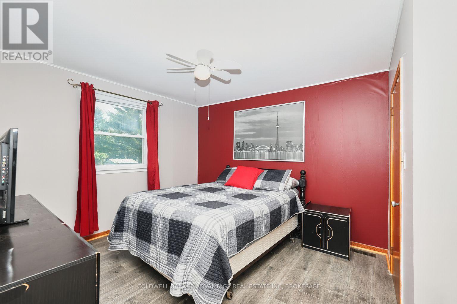 Photo 18 of 17 Clifford Avenue, Welland ON