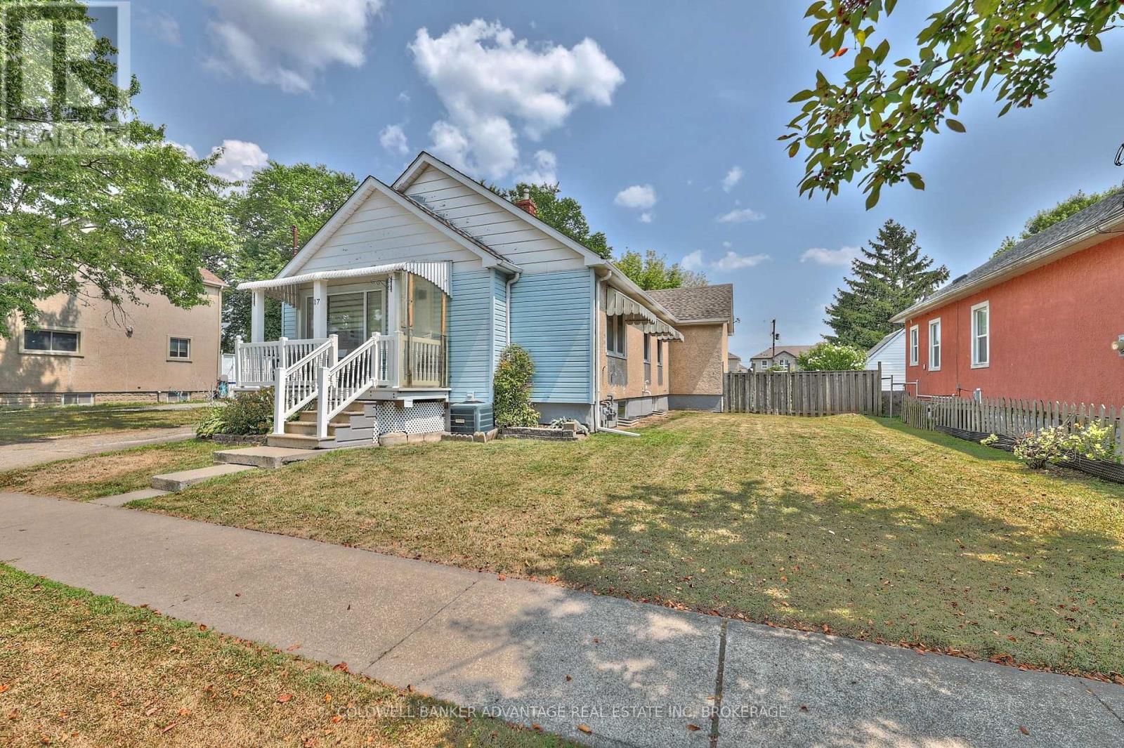 Photo 2 of 17 Clifford Avenue, Welland ON