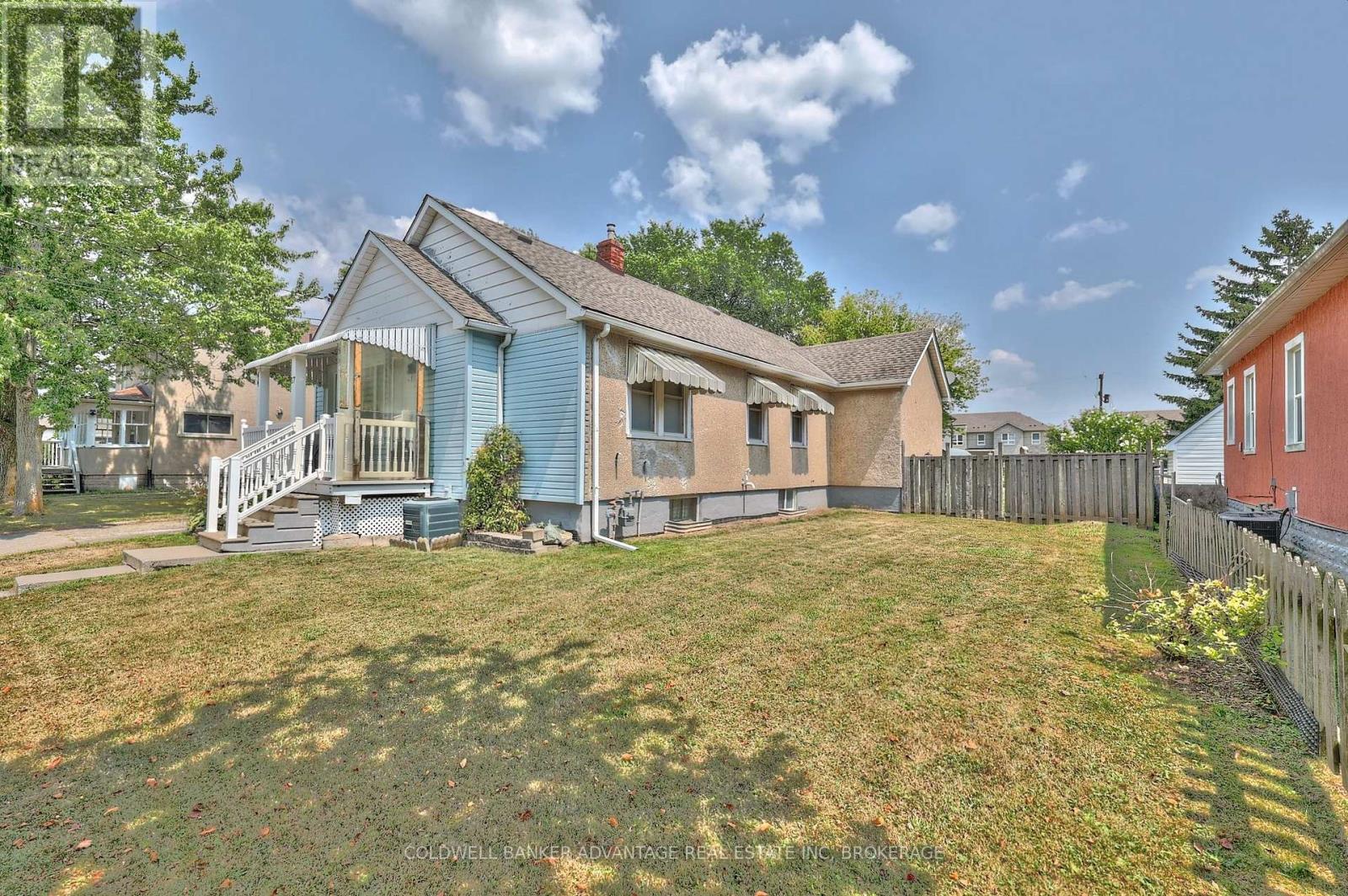 Photo 3 of 17 Clifford Avenue, Welland ON