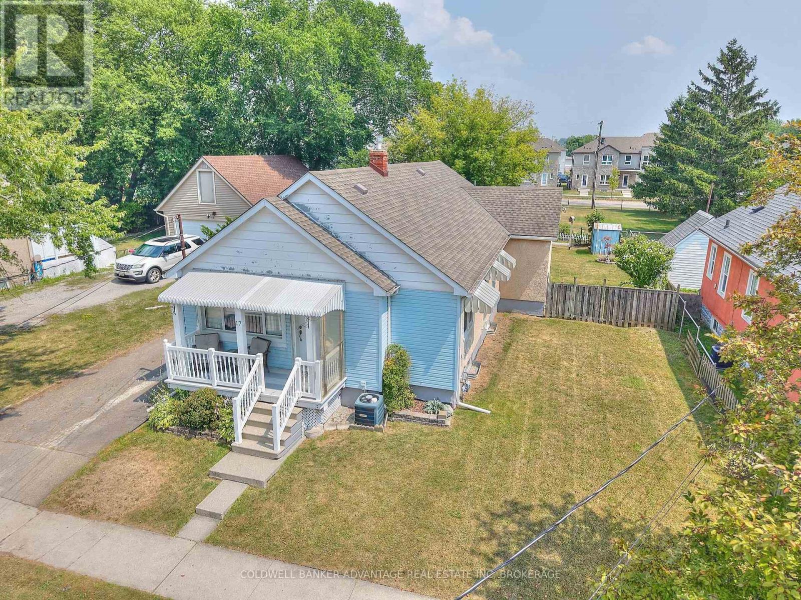 Photo 32 of 17 Clifford Avenue, Welland ON