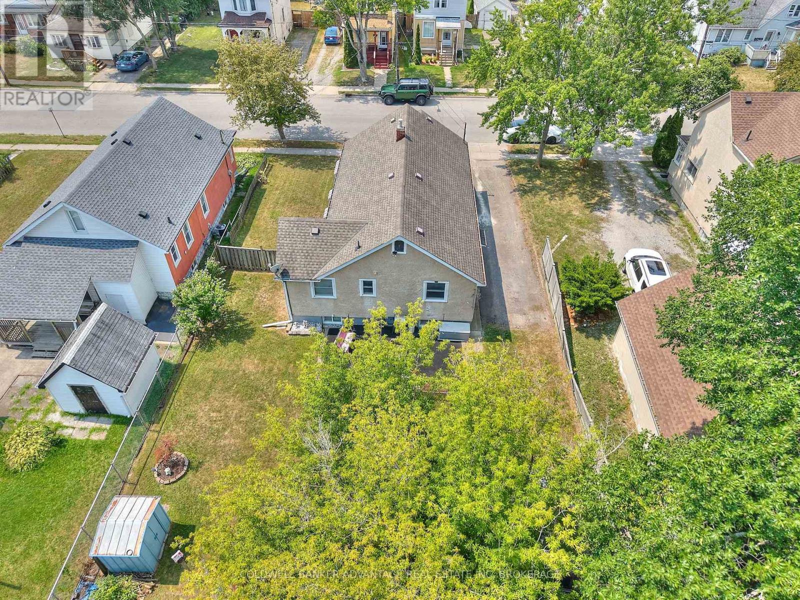 Photo 34 of 17 Clifford Avenue, Welland ON
