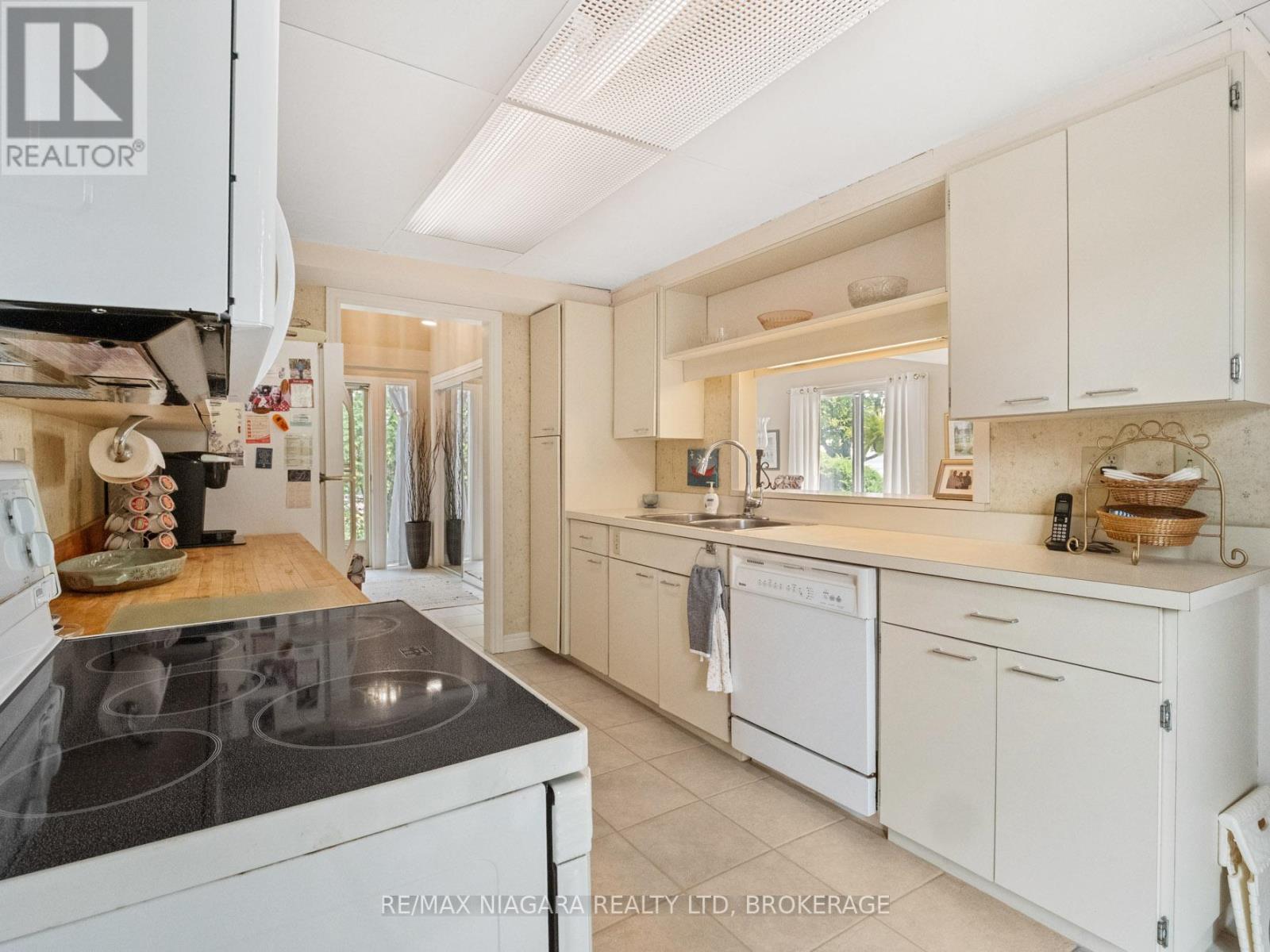 Photo 13 of 735 Niagara Boulevard, Fort Erie ON