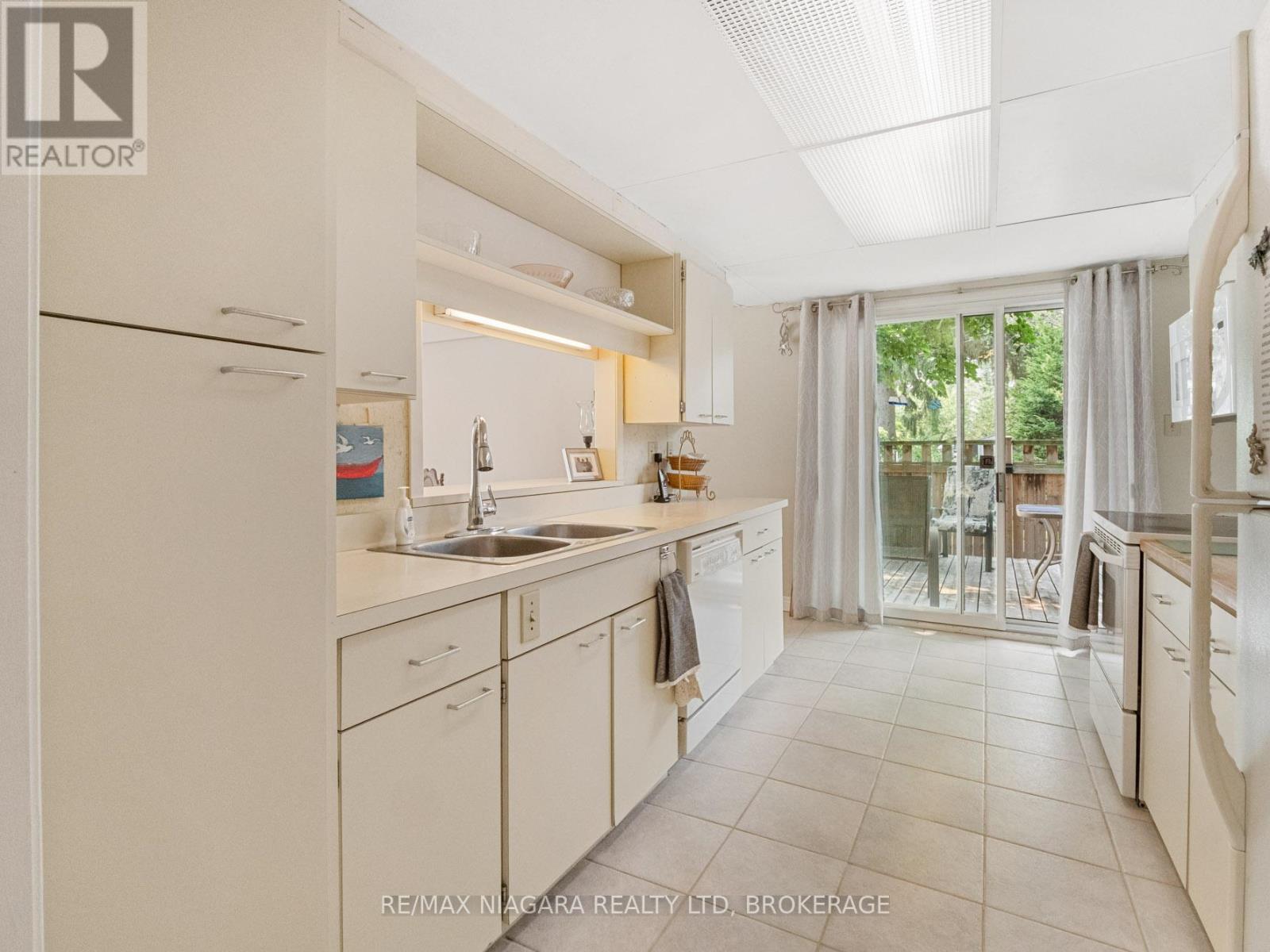 Photo 14 of 735 Niagara Boulevard, Fort Erie ON