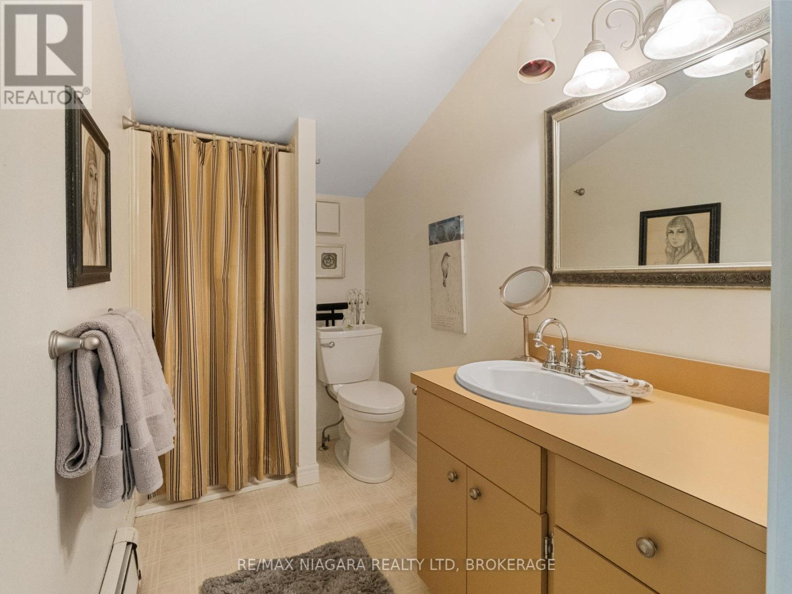 Photo 19 of 735 Niagara Boulevard, Fort Erie ON
