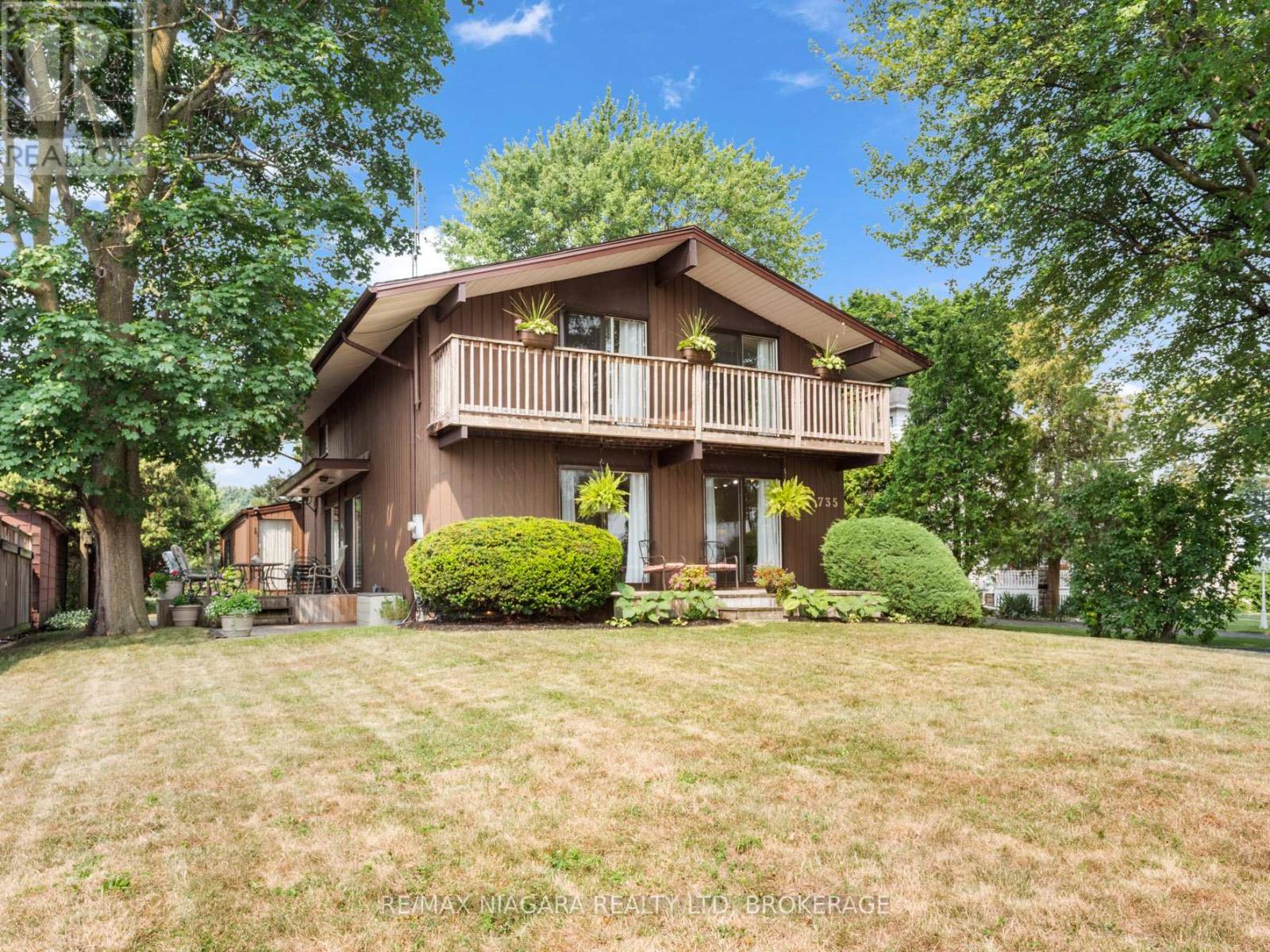 Photo 2 of 735 Niagara Boulevard, Fort Erie ON