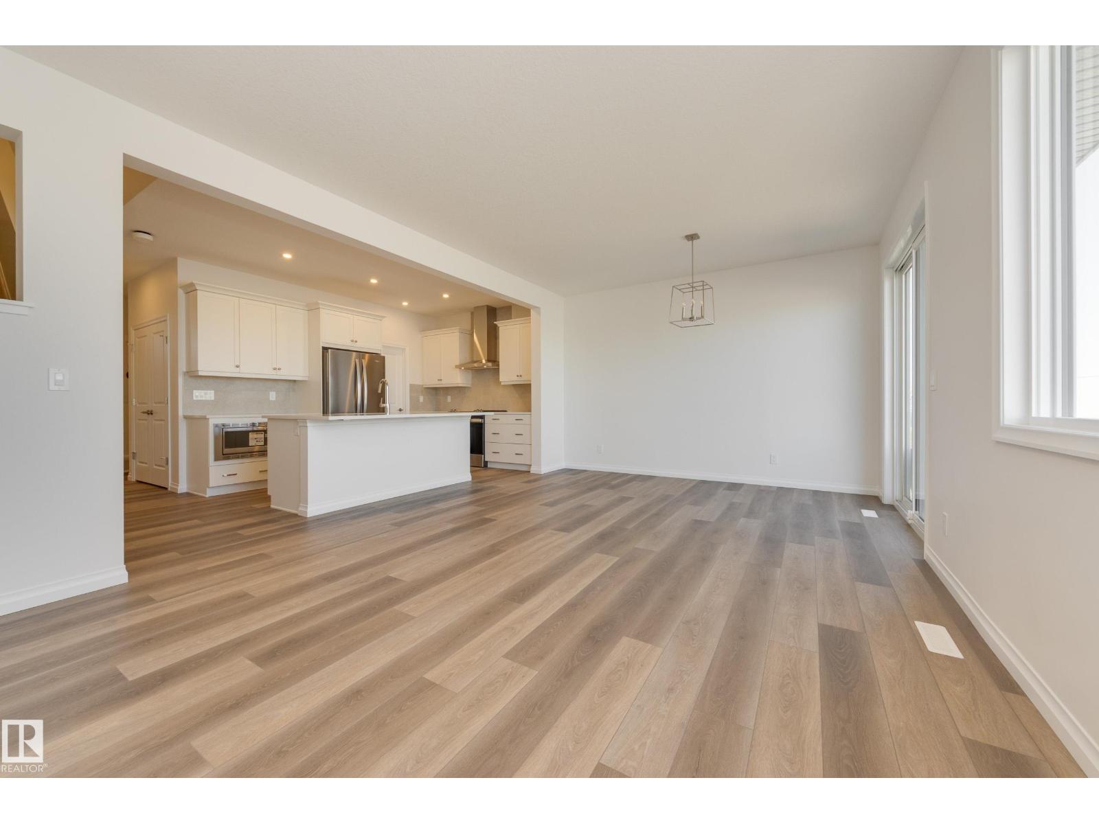 Photo 14 of 19322 22 A Av Nw, Edmonton AB