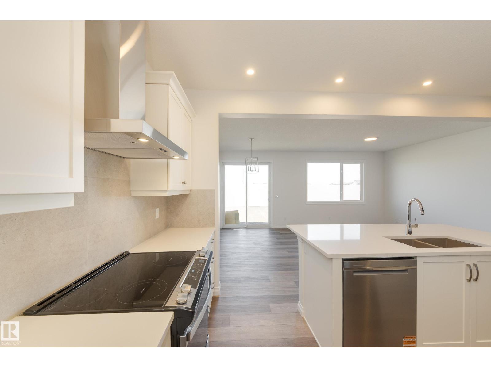 Photo 9 of 19322 22 A Av Nw, Edmonton AB