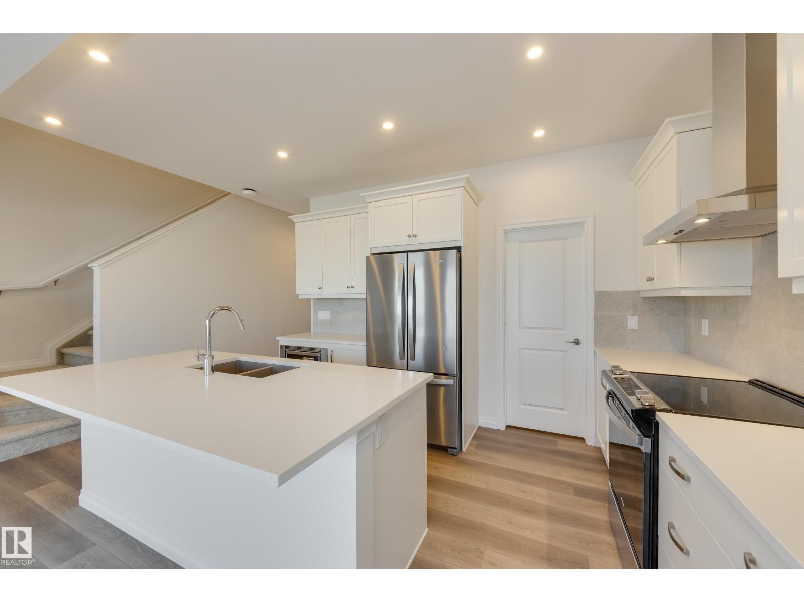 Photo 6 of 19322 22 A Av Nw, Edmonton AB