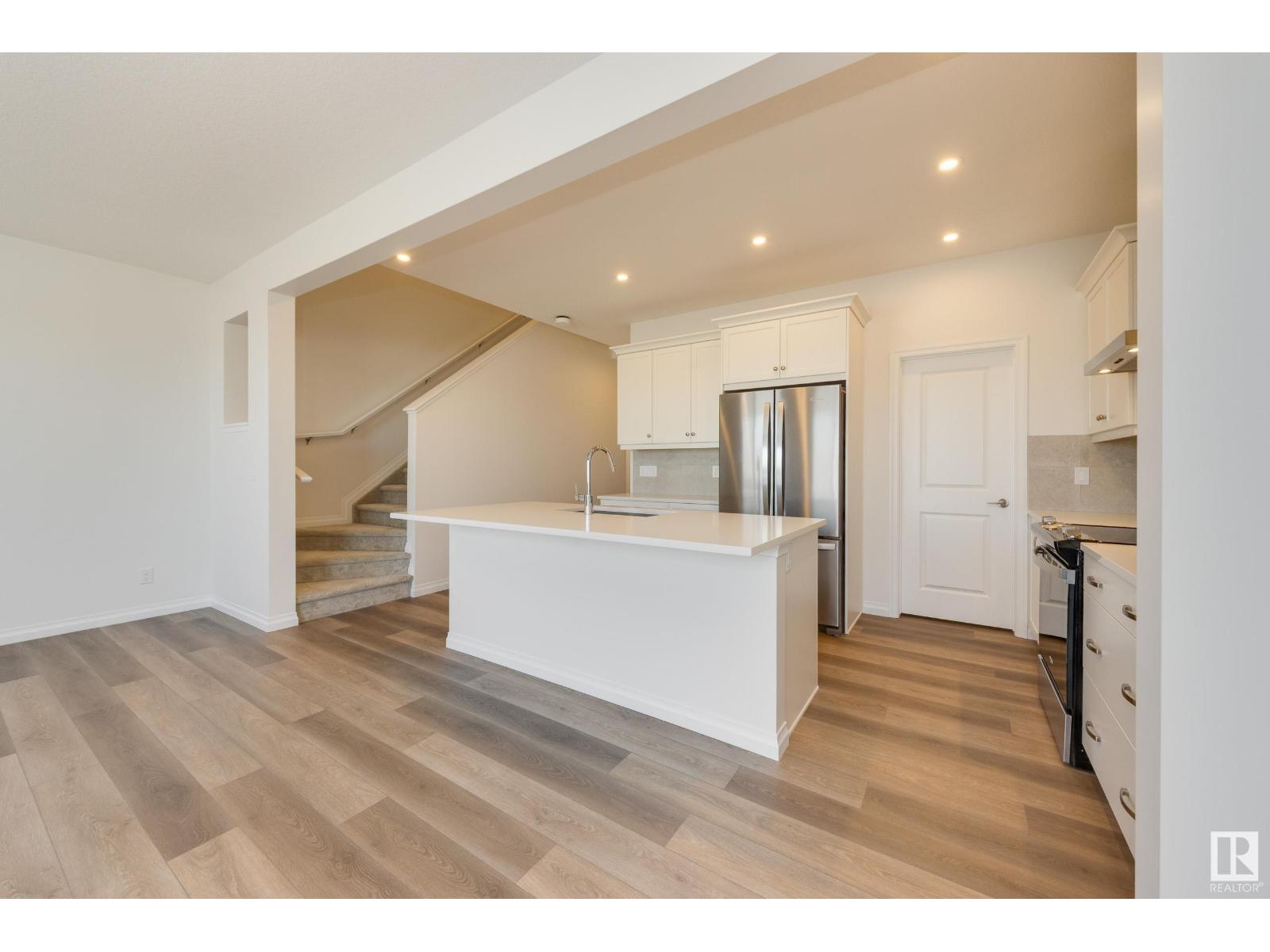 Photo 15 of 19322 22 A Av Nw, Edmonton AB