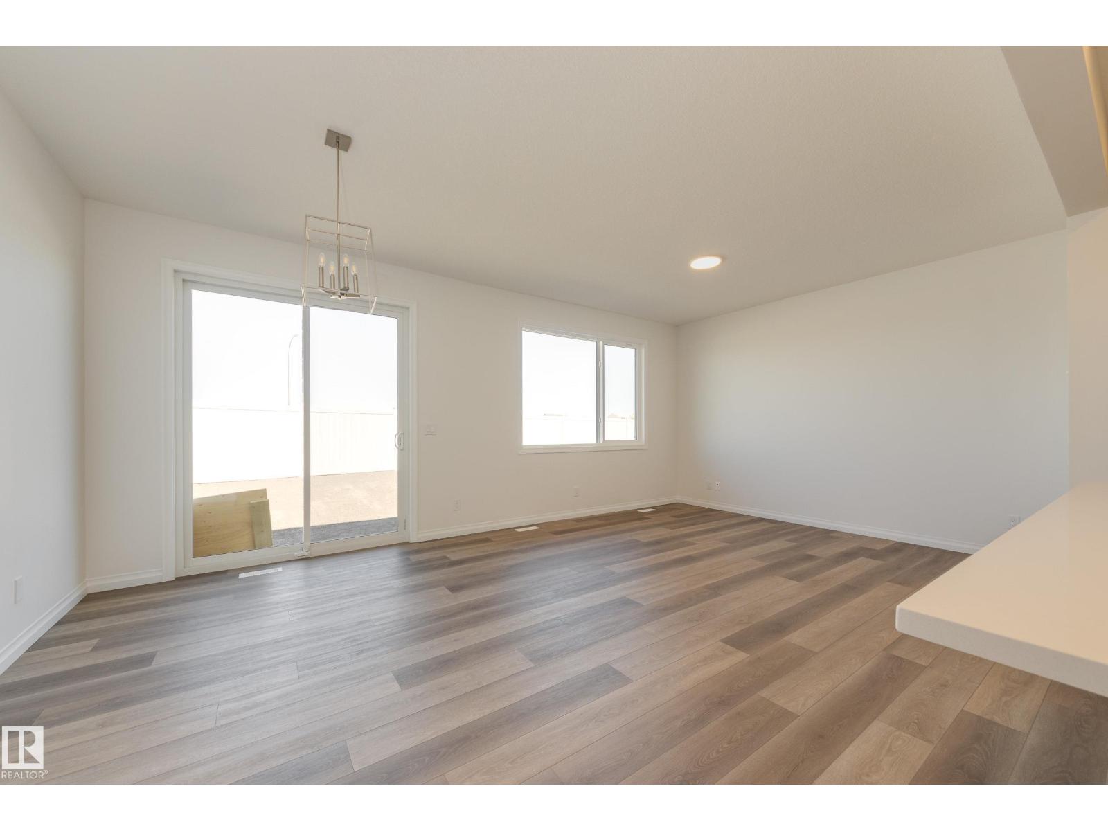 Photo 10 of 19322 22 A Av Nw, Edmonton AB