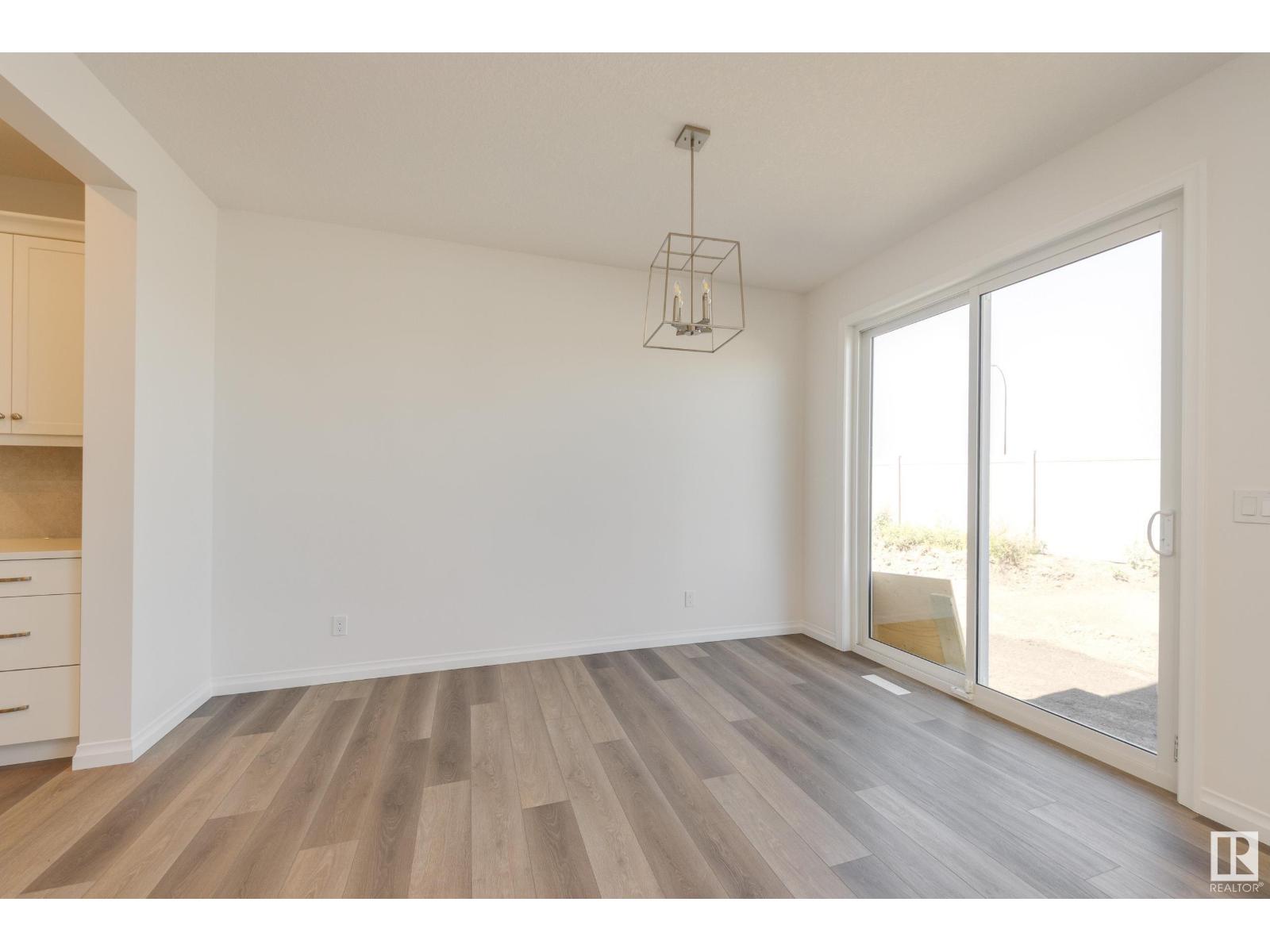 Photo 13 of 19322 22 A Av Nw, Edmonton AB