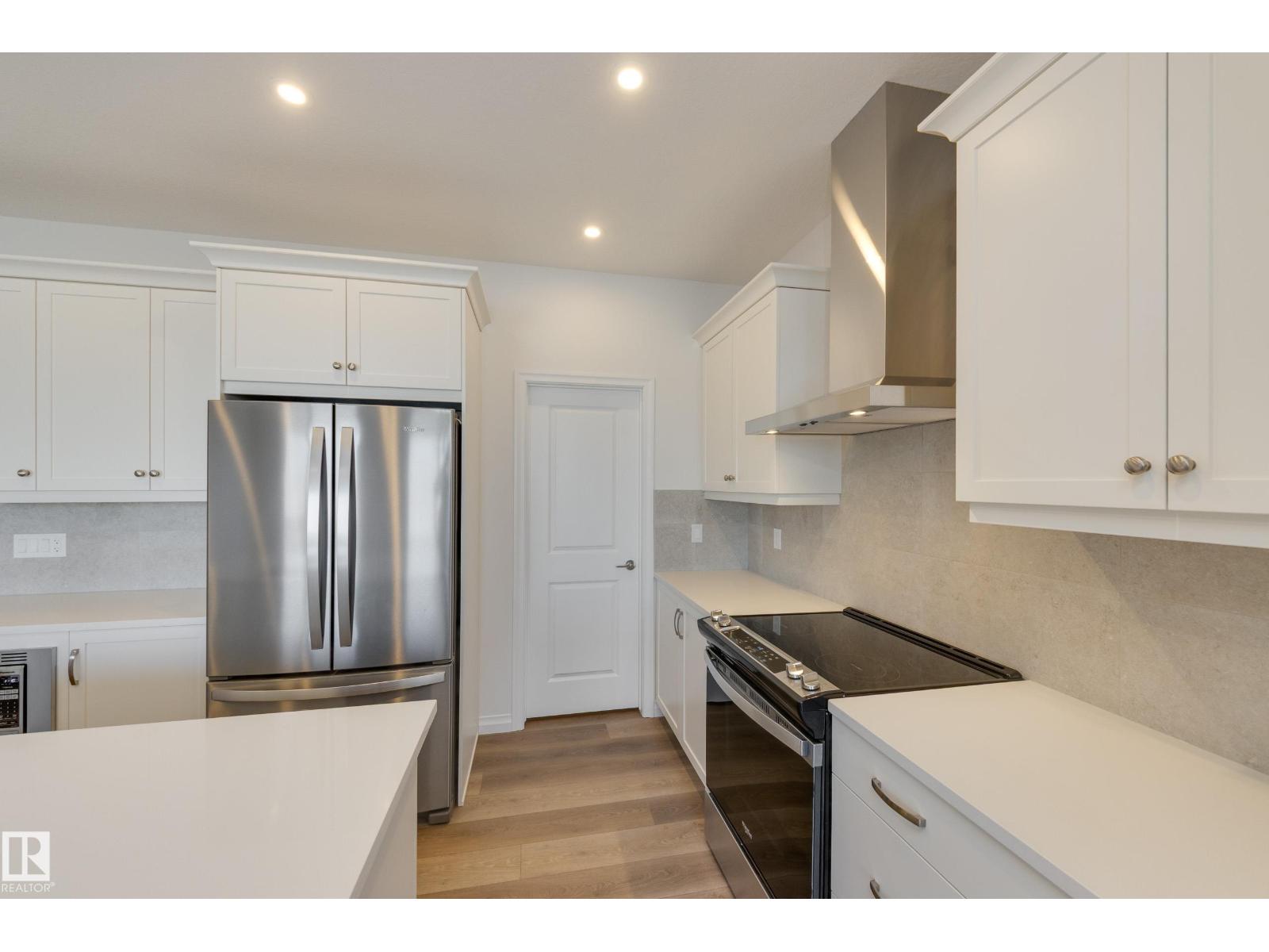 Photo 7 of 19322 22 A Av Nw, Edmonton AB